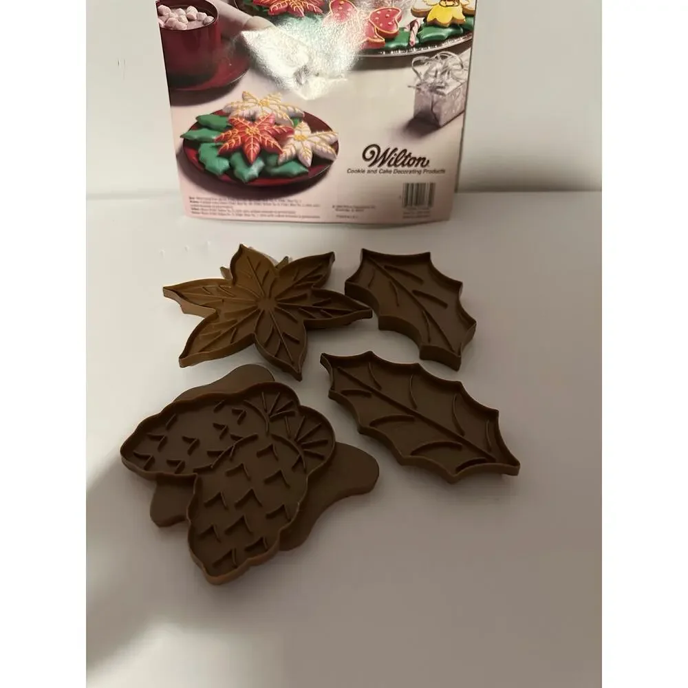 Wilton Vintage Christmas Cookie wreath cookie cutters